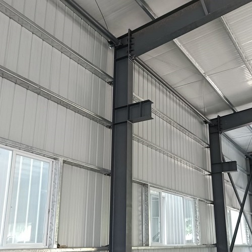 اجرای ساندویچ پانل سوله